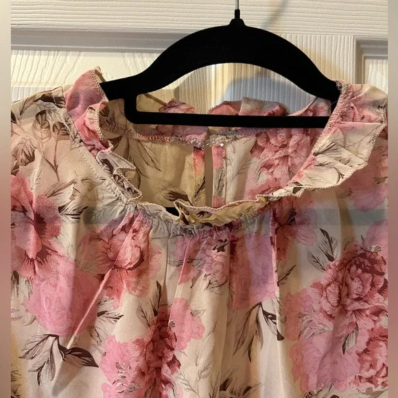 SHEIN Curve 3X Sheer Pink and Cream Floral Blouse 2/Butterfly Sleeves NWOT - Picture 2 of 6